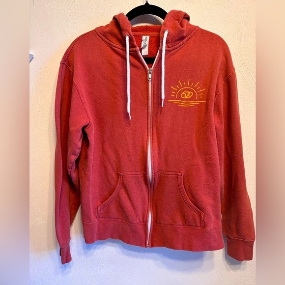 629 Tops - Women’s zip up beach hoodie “Forever Chasing Sunshine” logo on the back. Size M